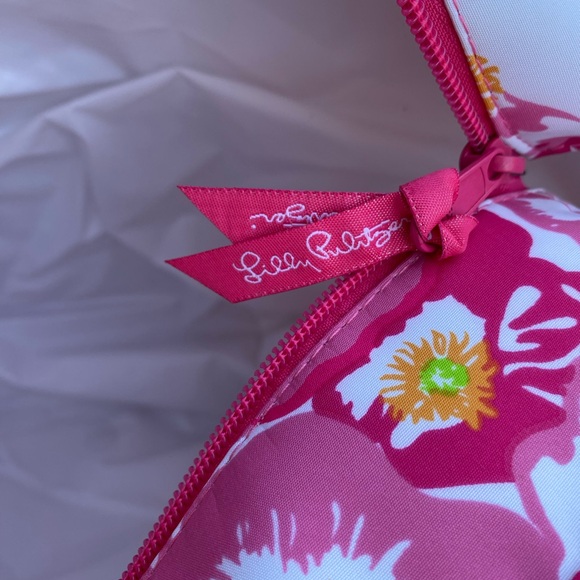 Lilly Pulitzer Scarlet Begonia Insulated Cooler Bag with Vine & Bottle Opener - Picture 8 of 11